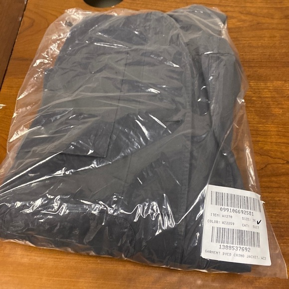 J Crew Garment-dyed cotton-linen chino suit jacket
Item AX270 - Picture 6 of 6